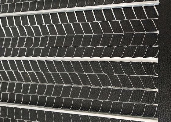 610mm عرض الضلع اللوح شبكة الماس هول المجلفن معدن 2m طول